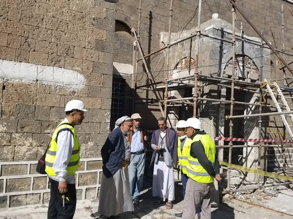 رئيس هيئة الآثار يتفقد سير أعمال الترميم في الجامع الكبير وقبة المهدي عباس